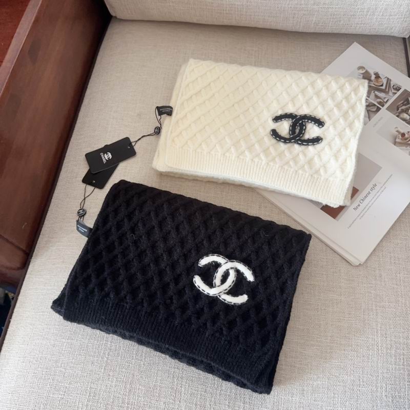 Chanel scarf E04